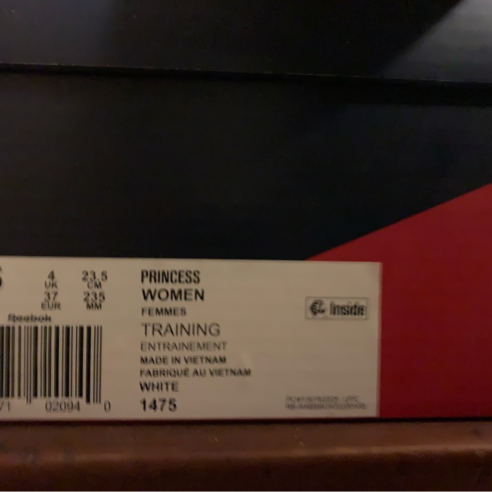 Women’s Reebok - Picture 3 of 4